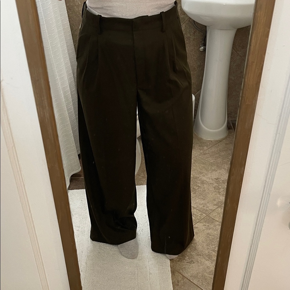 H&M women’s pleated wide leg dark khaki olive green pants